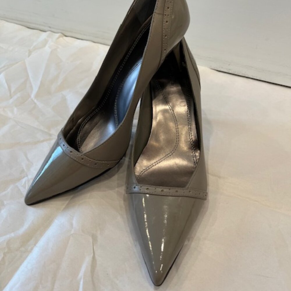 Tahari pumps - Picture 2 of 9